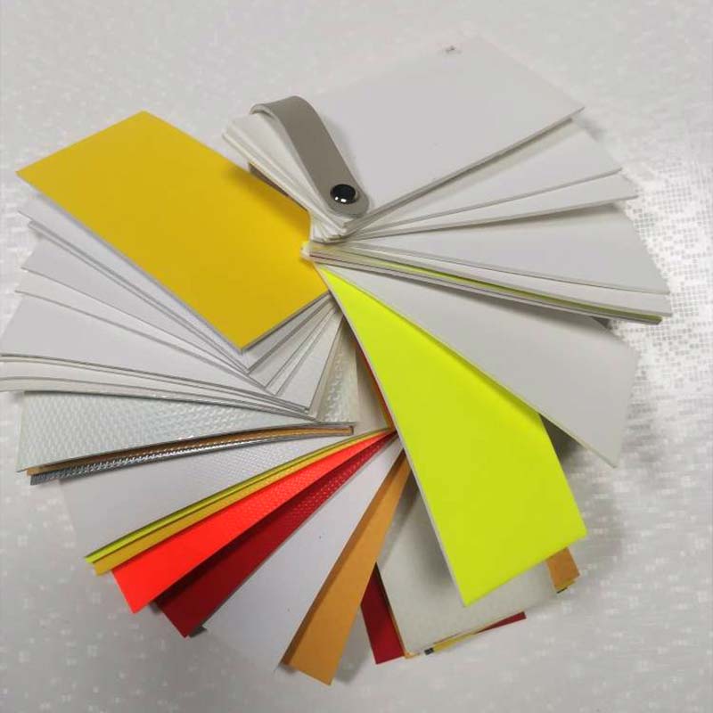 さまざまなパターンの PU 合成ボール サッカー革